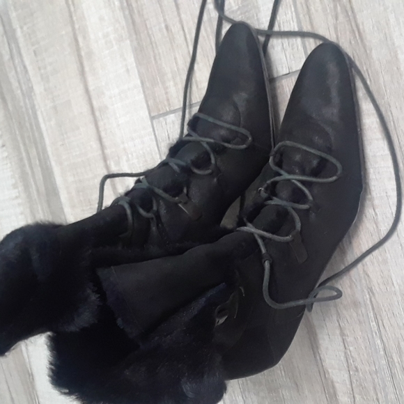 GUCCI FUR LINED BOOTS..RARE FIND.. - Picture 3 of 11